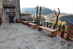 canossa arredo urbano a canossa con recinzione e panche in rovere verniciato, design fc arredamenti