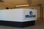 reception stile modeno con frontale in corian, design fc arredamenti