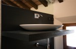 bagno stile moderno con mensola in granito, design fc arredamenti