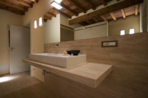 bagno stile moderno con mensola in marmo, design fc arredamenti