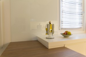 piano top cucina in corian glacier white con lavello integrato, design fc arredamenti