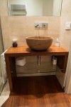 montecchi bagno stile moderno con mobile in venge verniciato e cristallo, design fc arredamenti